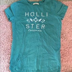 Hollister tee